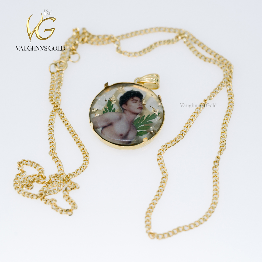 Open-back removable photo pendant