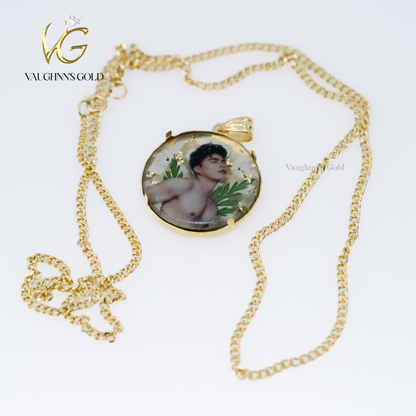 Open-back removable photo pendant